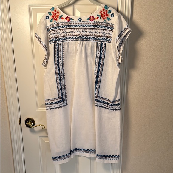 Johnny Was Embroidered White linen with Floral Accents - Picture 5 of 7